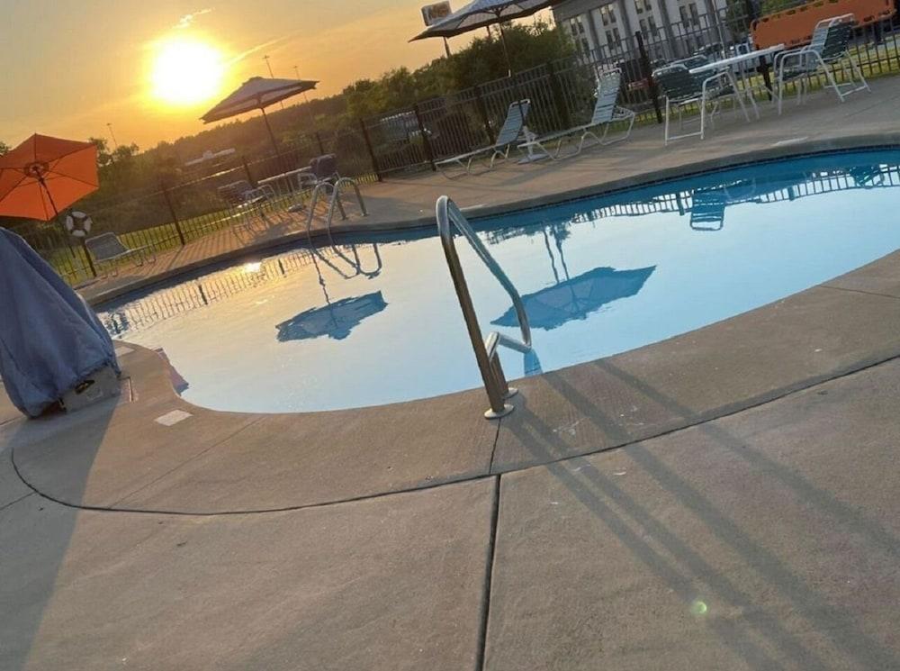 Quality Inn Austintown-Youngstown West מראה חיצוני תמונה